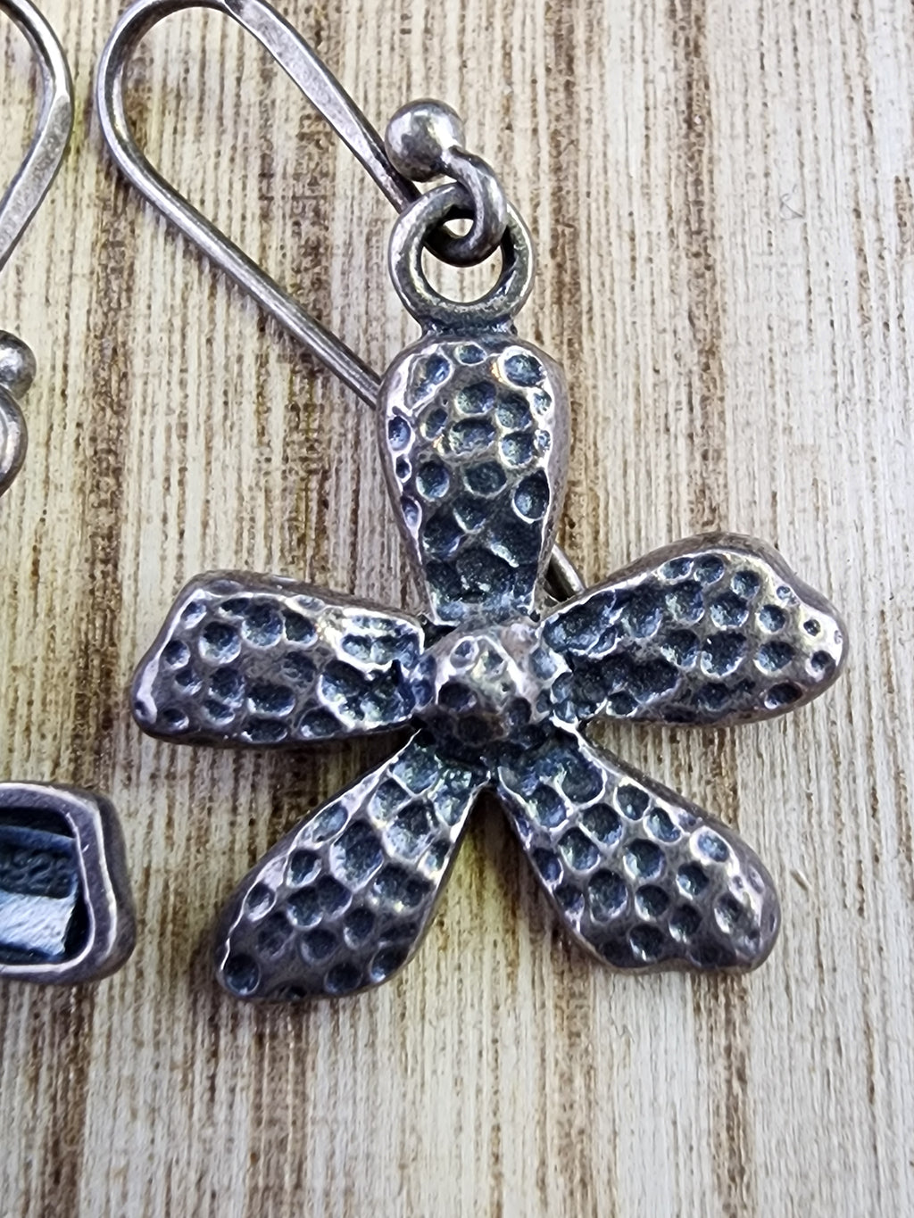 Vintage Silpada Sterling textured daisy earrings