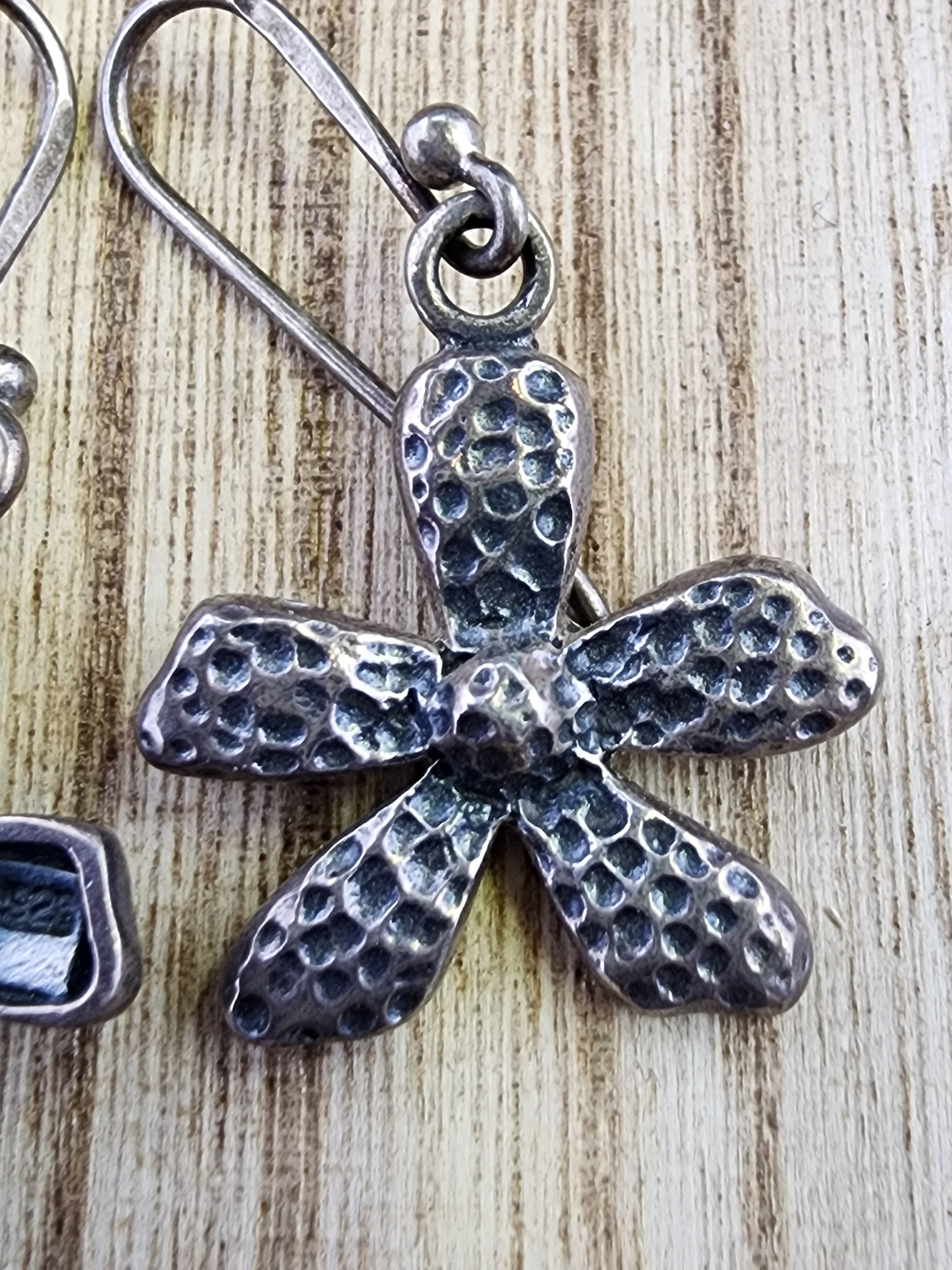 Vintage Silpada Sterling textured daisy earrings